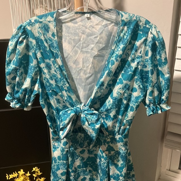$7 Sale! Aqua Floral Dress - Picture 2 of 10